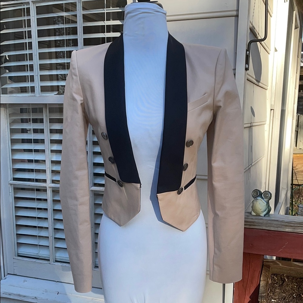 Zara Cream and Black Cropped Blazer with Velvet Collar Size XS